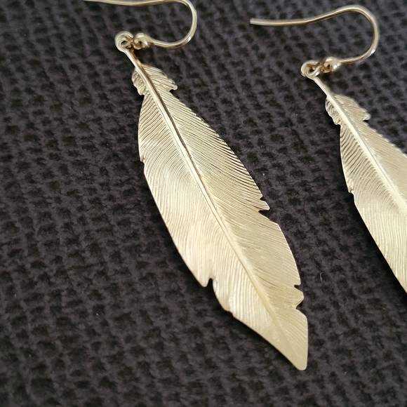Mia Fiore Textured Gold💛 Feather🪶 Earrings - Picture 9 of 16